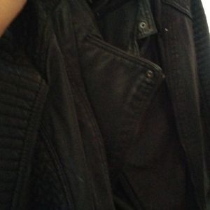 Iam selling a bomber coat